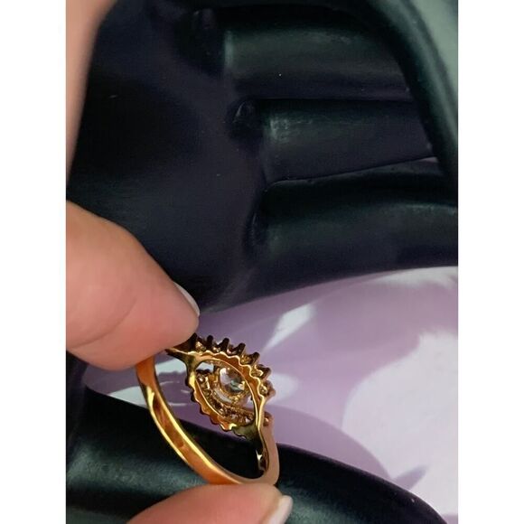 Gorgeous Large CZ center in Gold Engagement ring, SZ 9, Unmarked - Picture 3 of 3